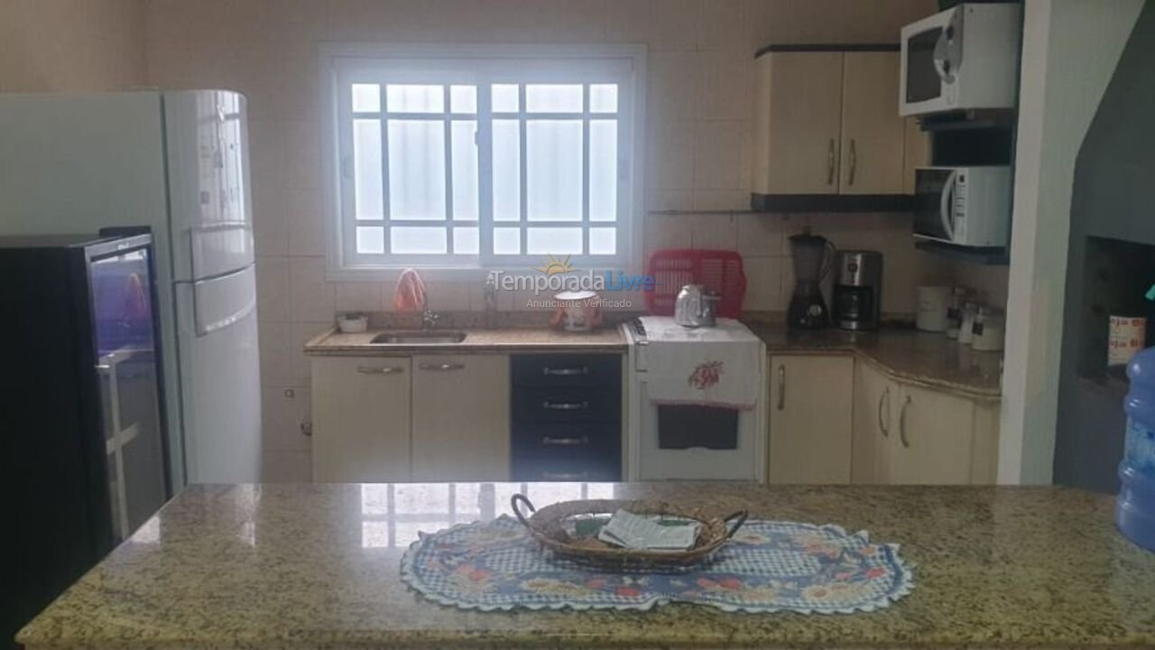 Casa para aluguel de temporada em Capão da Canoa (Zona Nova)