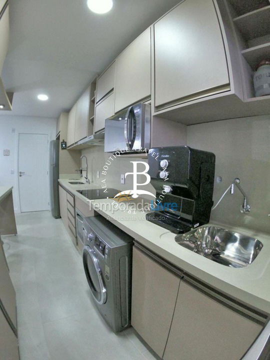 Apartamento para aluguel de temporada em Governador Celso Ramos (Praia de Palmas)