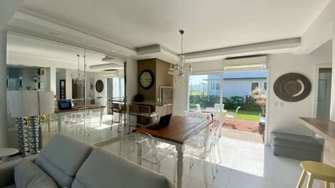 Spectacular Corner House at Condomínio Dubai in Capão da Canoa!