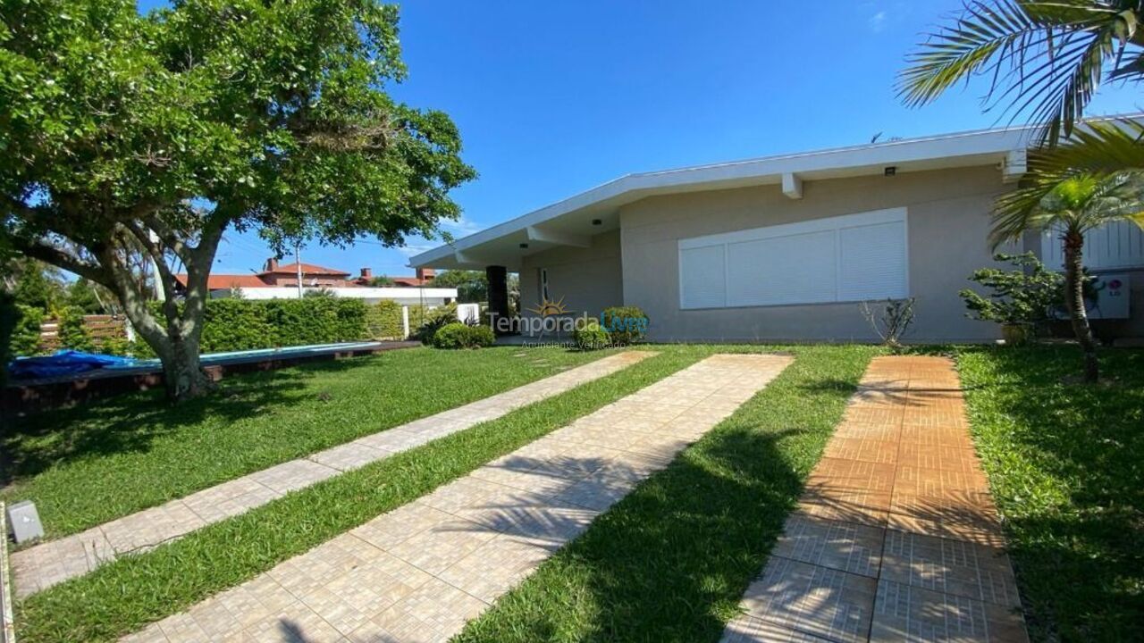 Casa para aluguel de temporada em Capão da Canoa (Xangrilá)