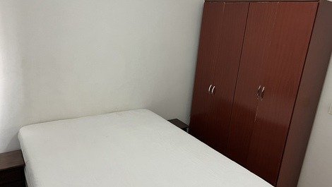 Apto 2 dormitórios centro BC com Wi-Fi e ar