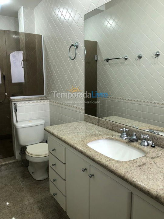 Apartamento para aluguel de temporada em Guarujá (Pitangueiras)