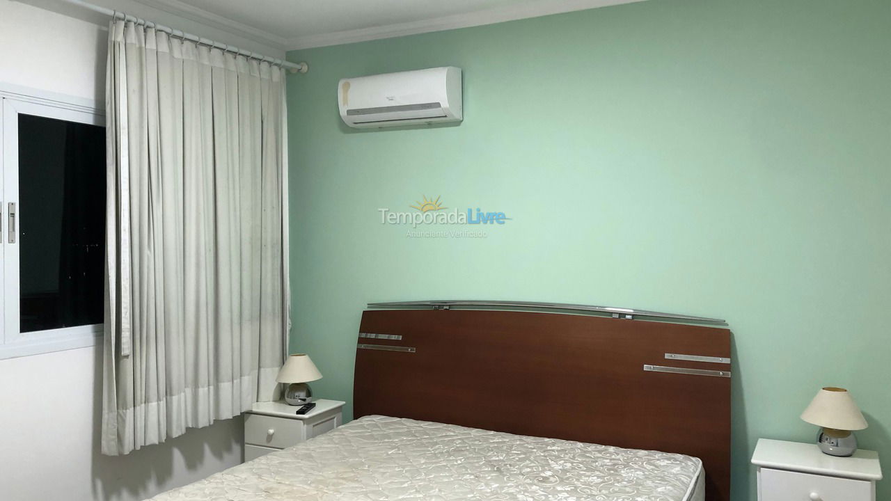 Apartamento para aluguel de temporada em Guarujá (Pitangueiras)