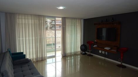 Beautiful 3 bedroom apartment in a building facing the sea - CF33