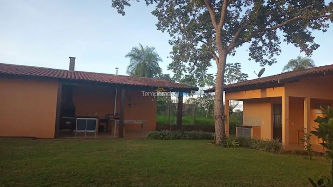 Casa para aluguel de temporada em Bonito (Hípica Park Tarumã)