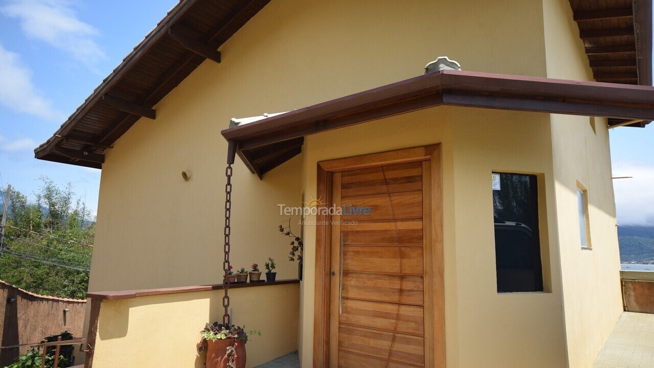 Casa para aluguel de temporada em Ilhabela (Itaguassú)