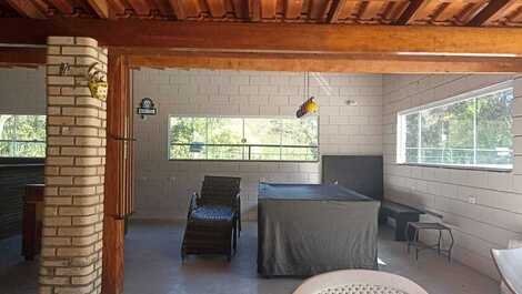 Promotion Beautiful farm with heated swimming pool, slide and soccer field
