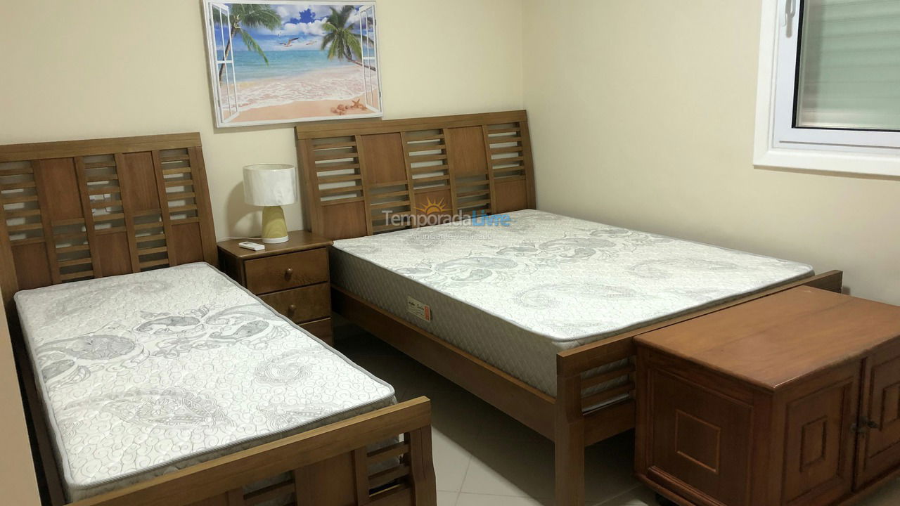 Apartamento para aluguel de temporada em Guarujá (Pitangueiras)