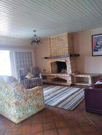 House 4 Bedrooms with Swimming Pool, Pool Table and Barbecue!