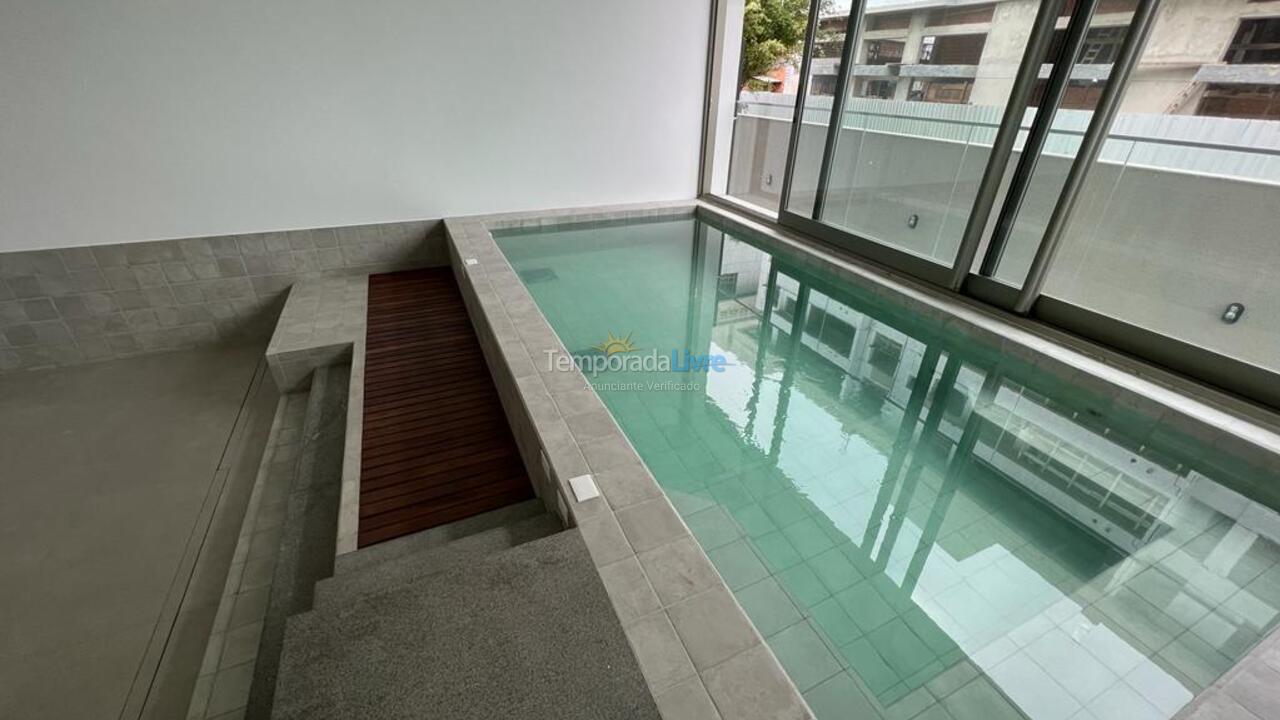 Apartamento para aluguel de temporada em Florianópolis (Jurere Tradicional)