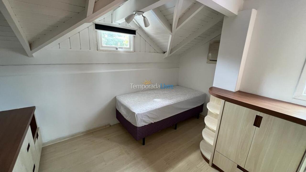 Casa para aluguel de temporada em Florianópolis (Praia Mole)