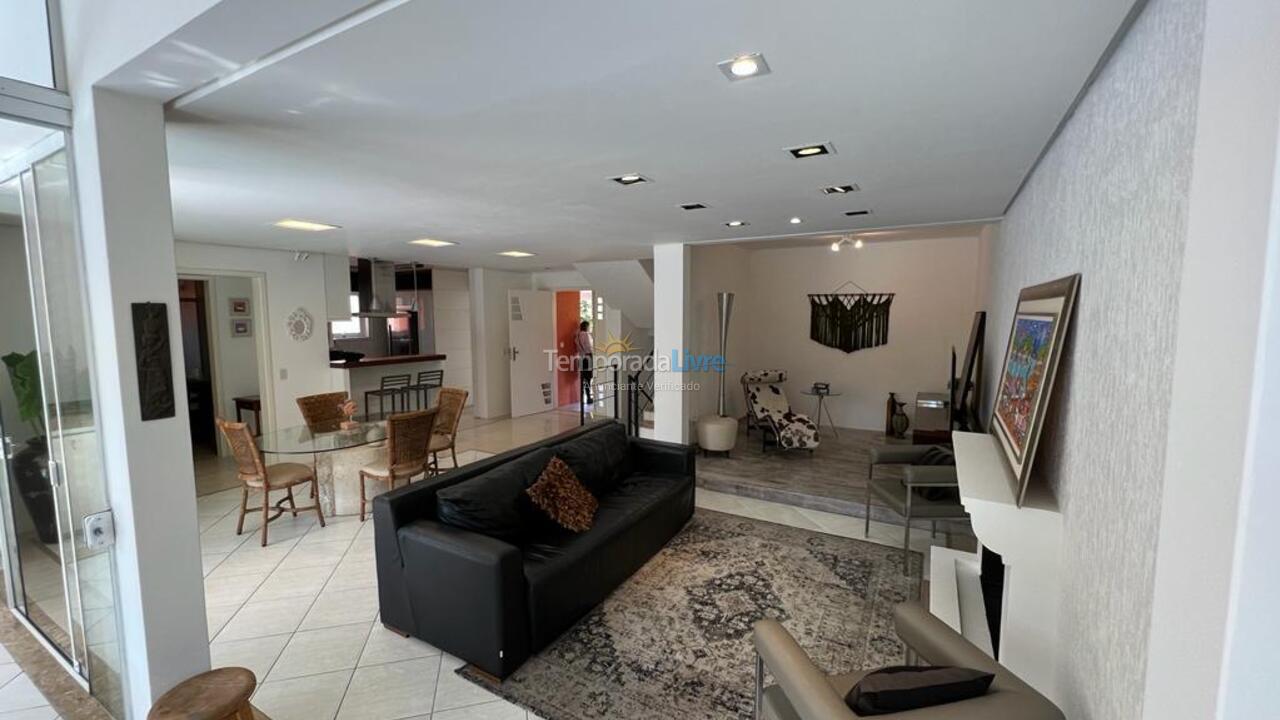 Casa para aluguel de temporada em Florianópolis (Praia Mole)