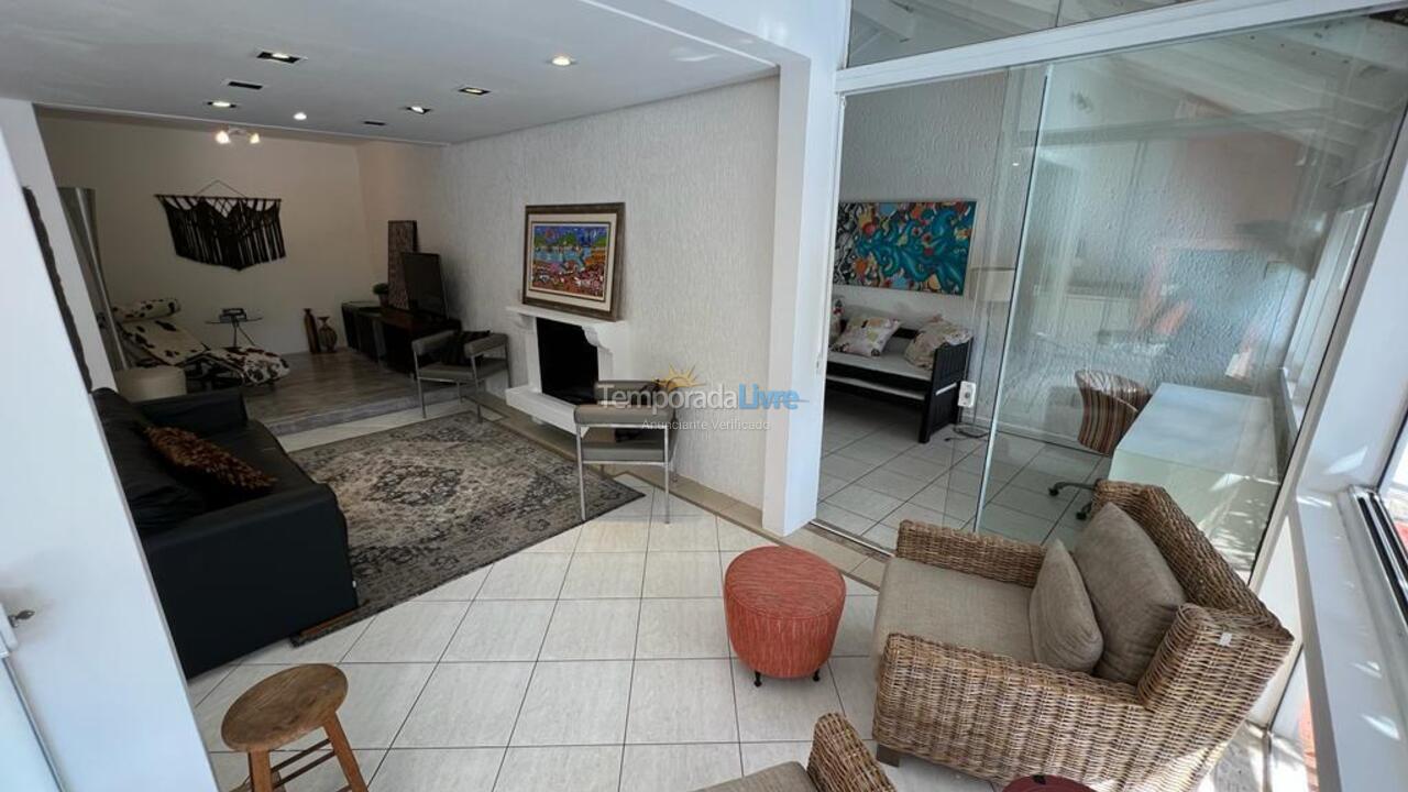 Casa para aluguel de temporada em Florianópolis (Praia Mole)
