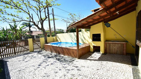 HOUSE CANELA WITH SWIMMING POOL - 450 mts from Mariscal/Bombinhas Beach