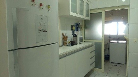 Cozinha com geladeira 400l