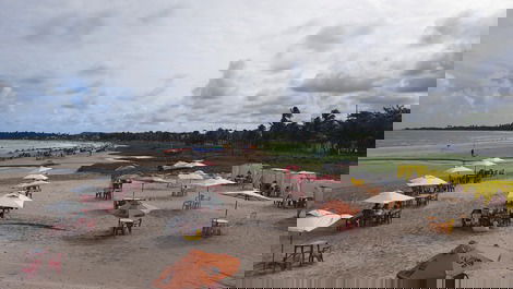 Estrutura de restaurantes a beira mar