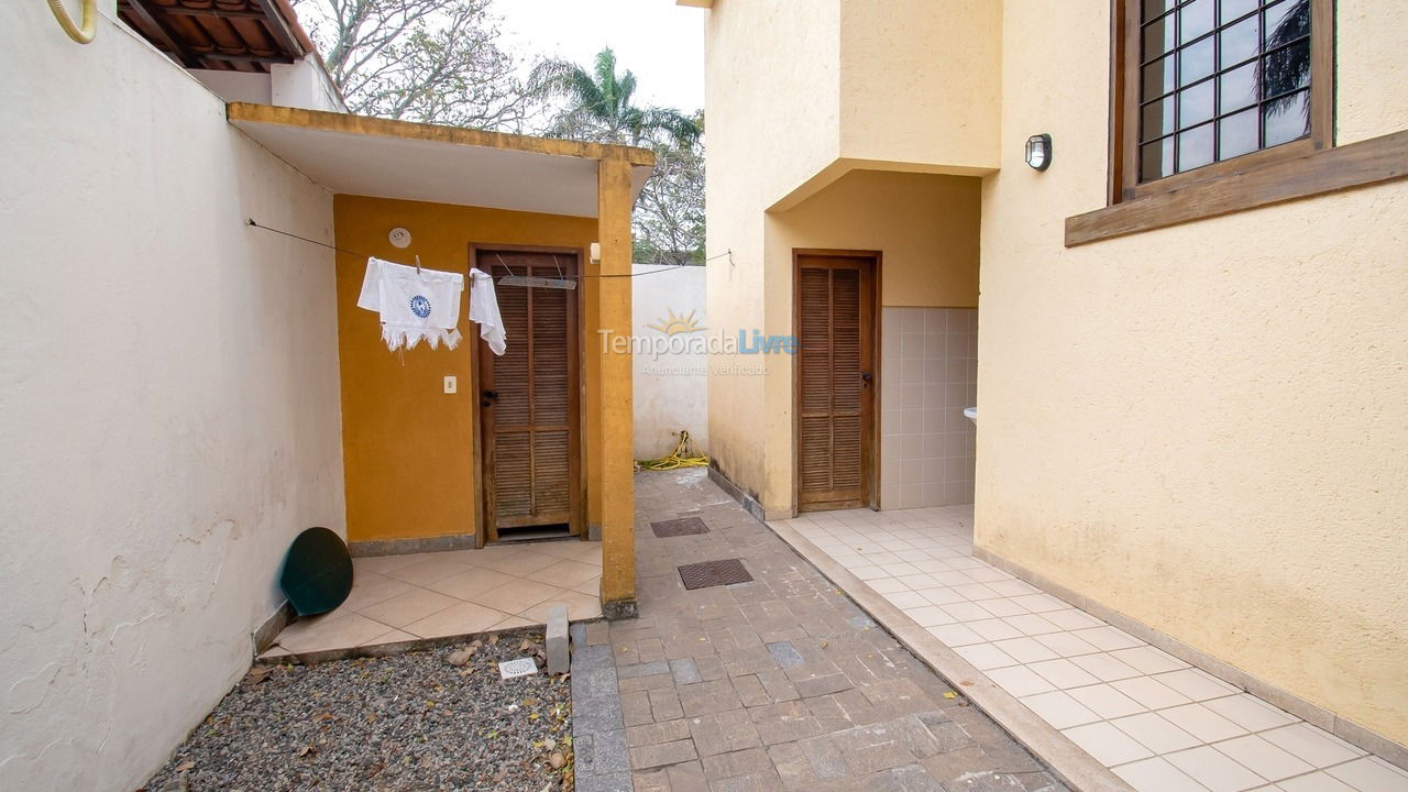 Casa para aluguel de temporada em Serra (Parque Jacaraipe)