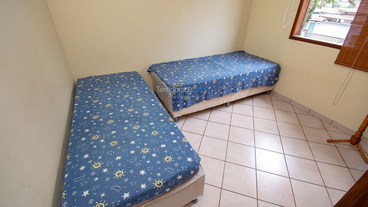 Casa para aluguel de temporada em Serra (Parque Jacaraipe)