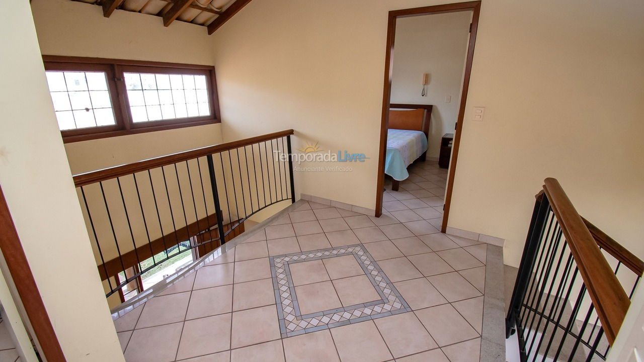 Casa para aluguel de temporada em Serra (Parque Jacaraipe)