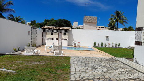 Guarajuba, praia e piscina, quarto e sala aconchegante