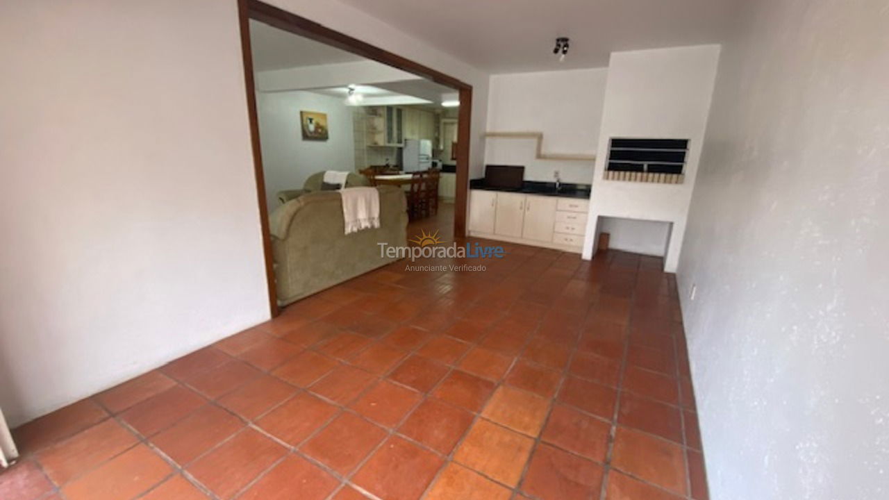 House for vacation rental in Garopaba (Morrinhos)