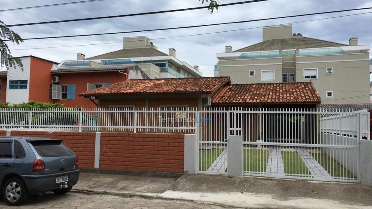 Casa para aluguel de temporada em Florianopolis (Praia dos Ingleses)