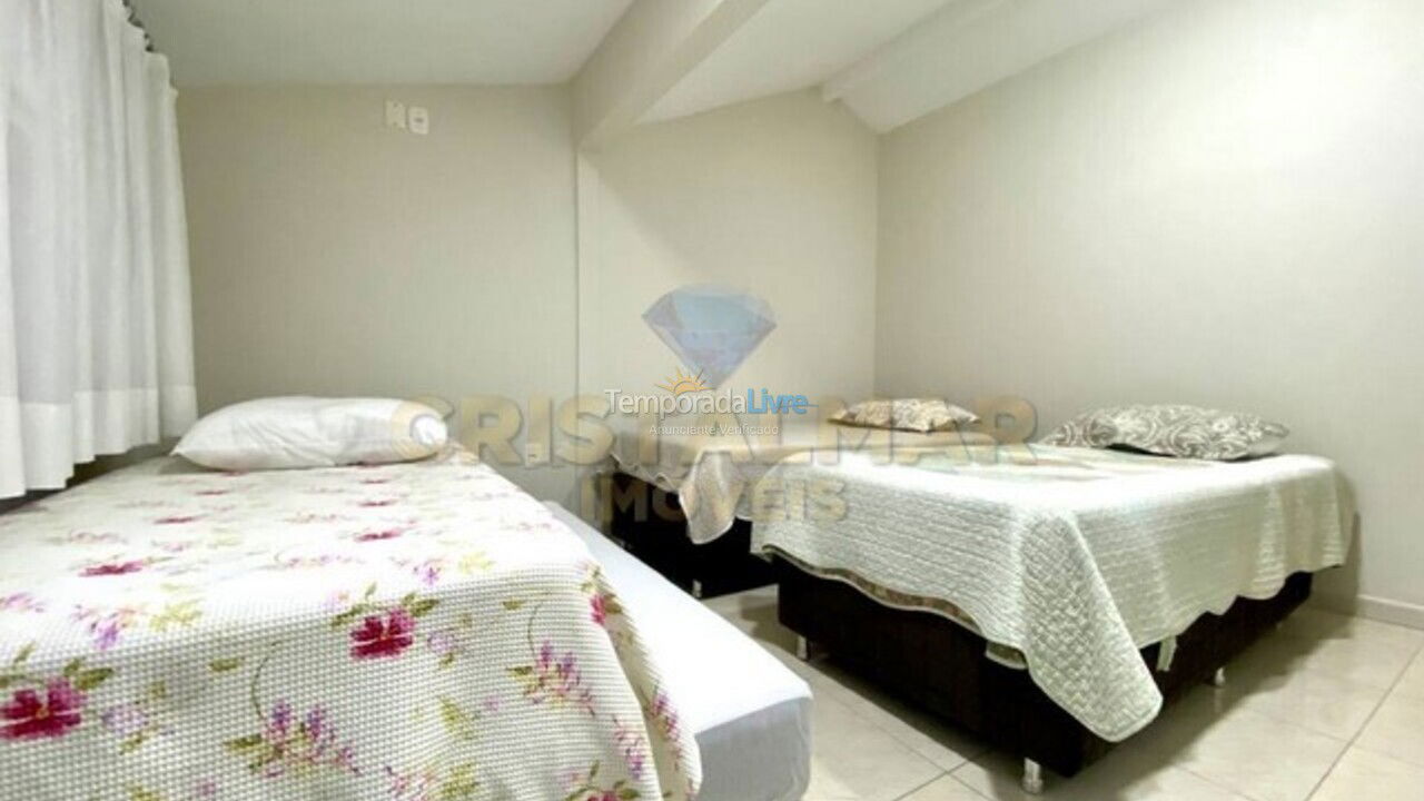 Casa para aluguel de temporada em Bombinhas (Canto Grande)