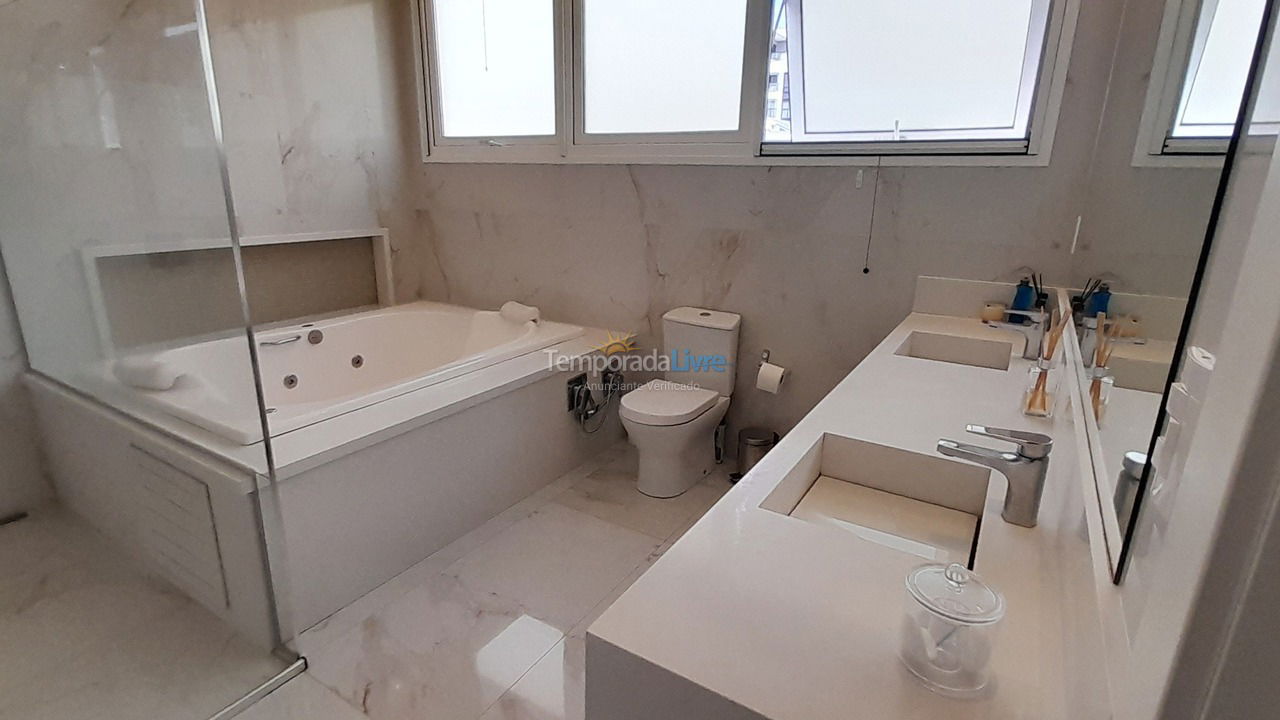 Casa para aluguel de temporada em Florianopolis (Jurerê Internacional)