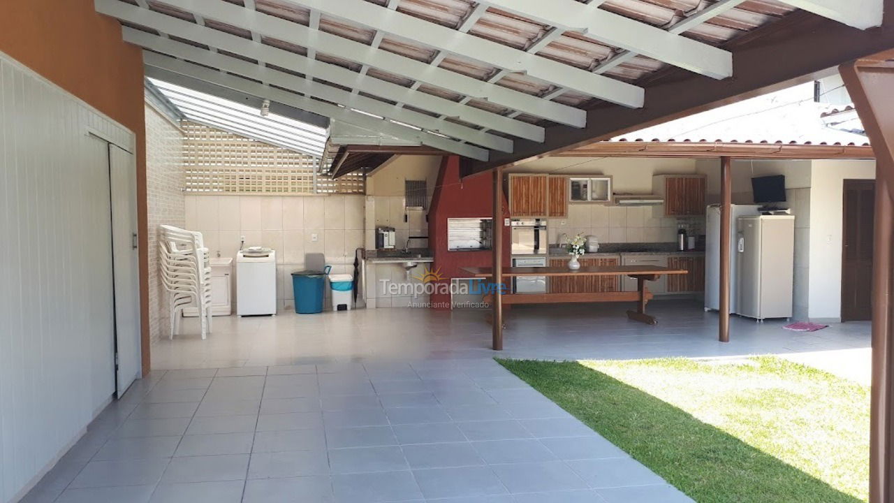 Casa para aluguel de temporada em Florianopolis (Canasvieiras)