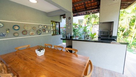 Amazing house, newly renovated 150m from Guaratuba beach