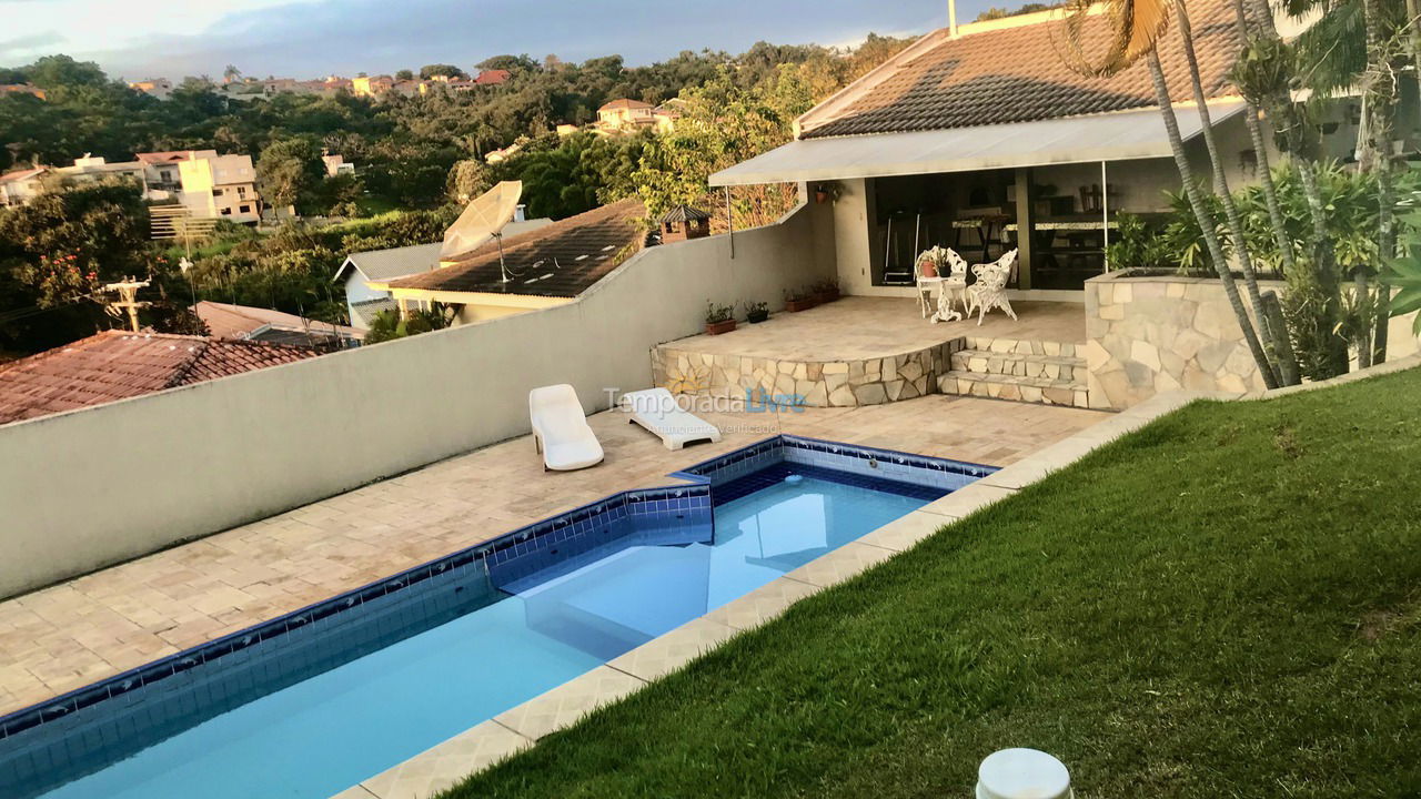 Casa para alquiler de vacaciones em Atibaia (Nova Gardenia)