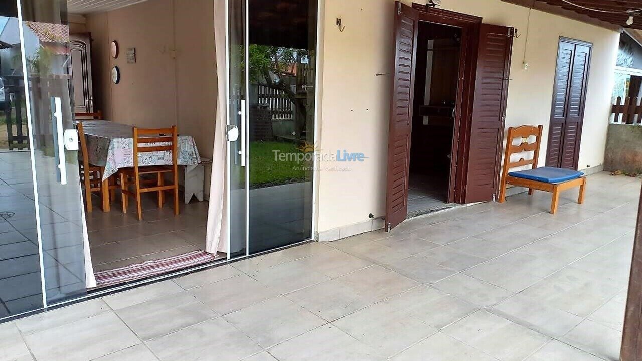 Casa para aluguel de temporada em Jaguaruna (Balneario Camacho)