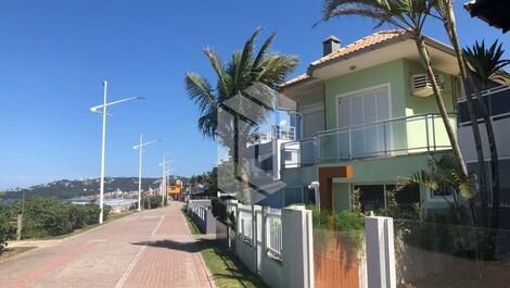 House on the edge of Bombas beach