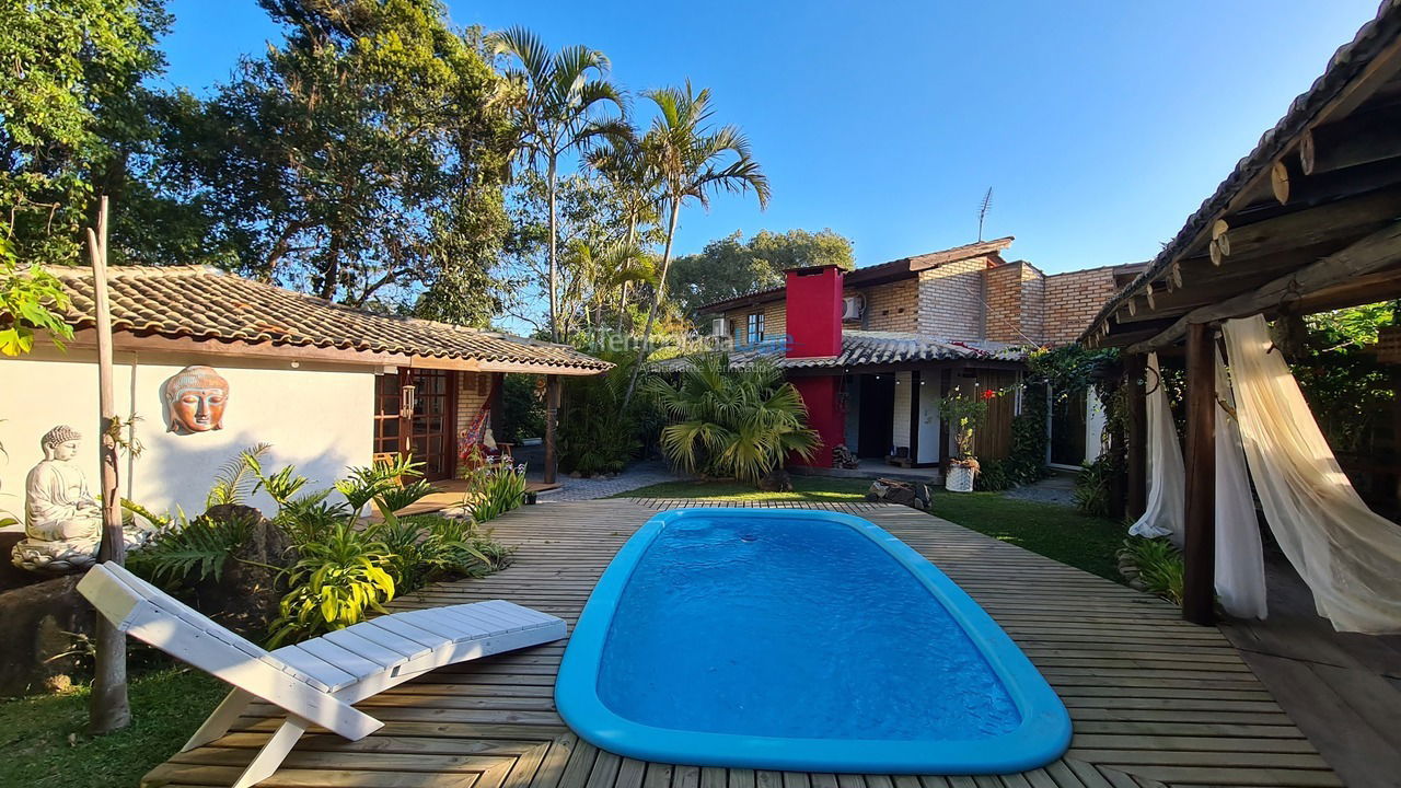 Casa para aluguel de temporada em Imbituba (Praia do Rosa)