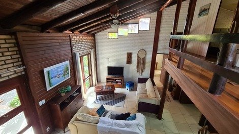 Beach house with swimming pool and large and cozy jacuzzi in Praia do Rosa