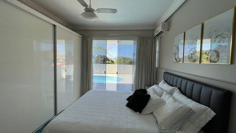 Suíte vista mar, com 1 cama de casal queen   protetor de colchão, lençol adicional e cobre-leito