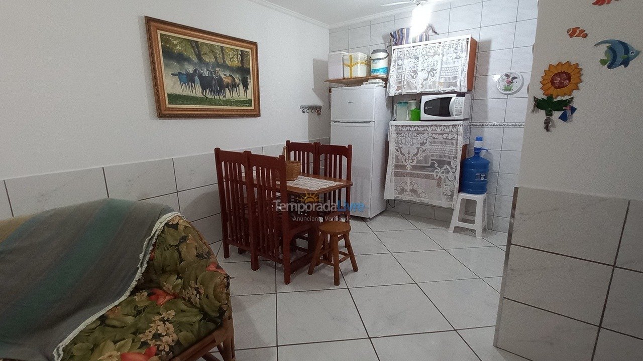 Casa para aluguel de temporada em Caraguatatuba (Praia das Palmeiras)