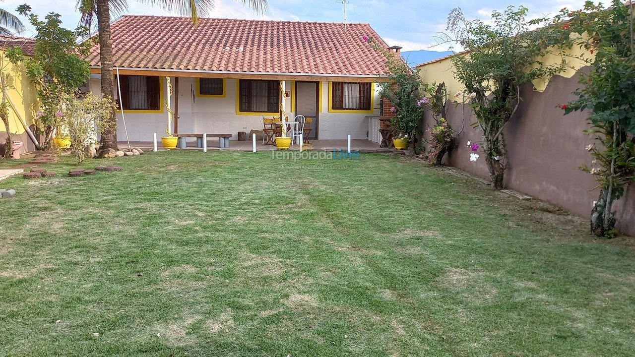 Casa para aluguel de temporada em Caraguatatuba (Praia das Palmeiras)