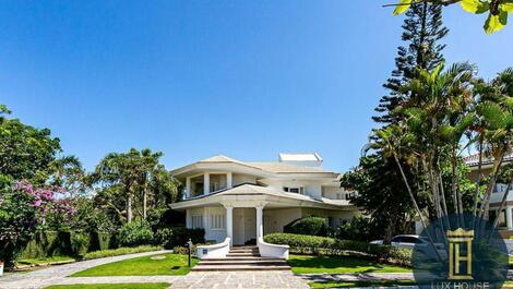 Casa na Avenida Principal de Jurerê Internacional - Avenida dos Búzios