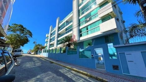 Apartamento com 2 dormitórios na praia de Bombas/Bombinhas-SC