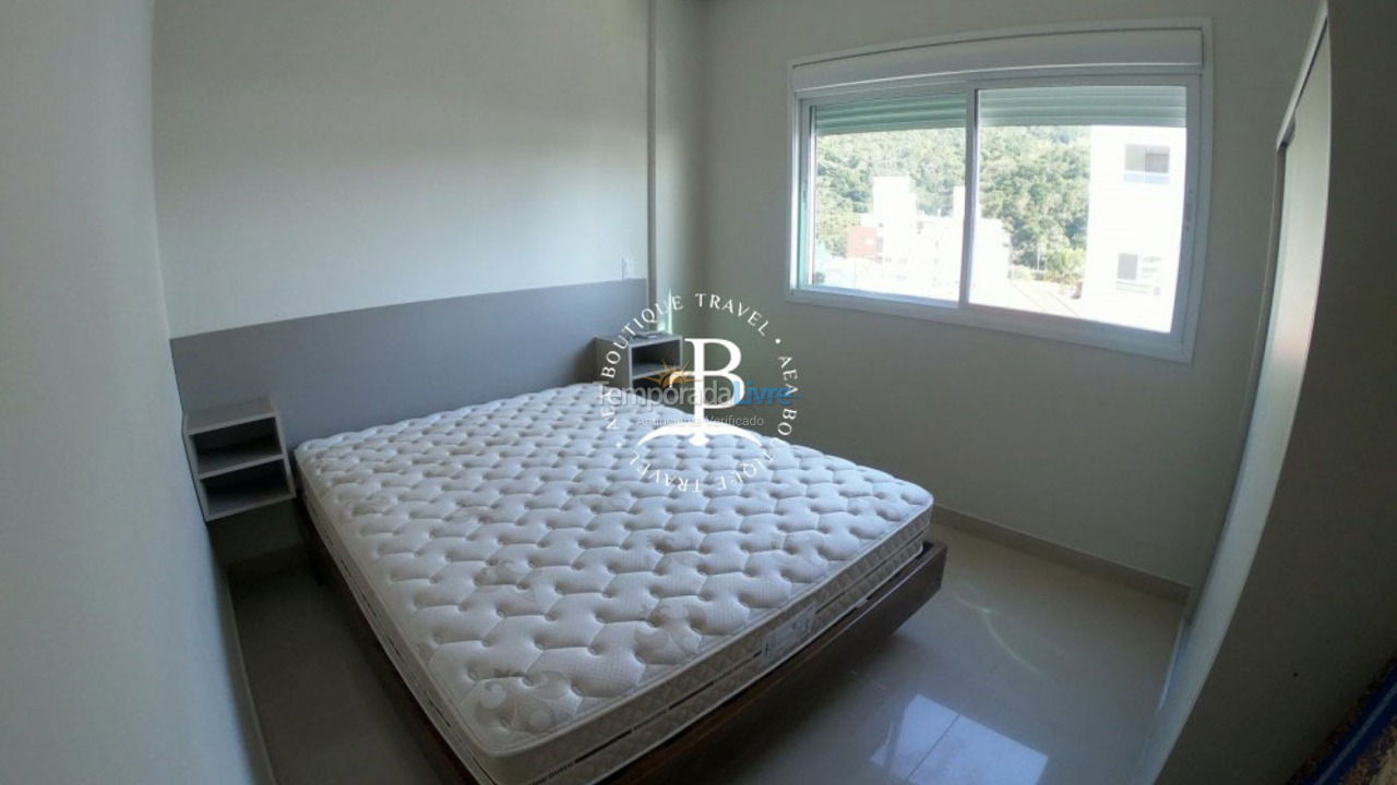 Apartamento para aluguel de temporada em Governador Celso Ramos (Praia de Palmas)