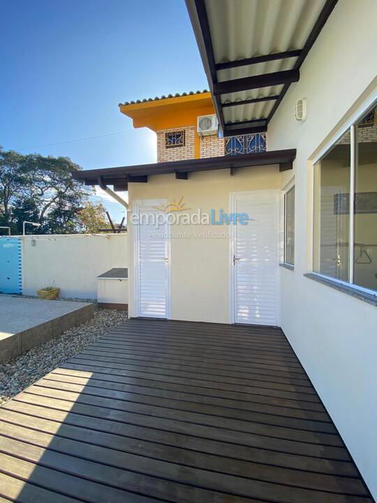 Casa para aluguel de temporada em Bombinhas (Canto Grande)