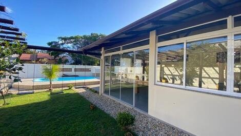 House with pool for 12 people in Canto Grande