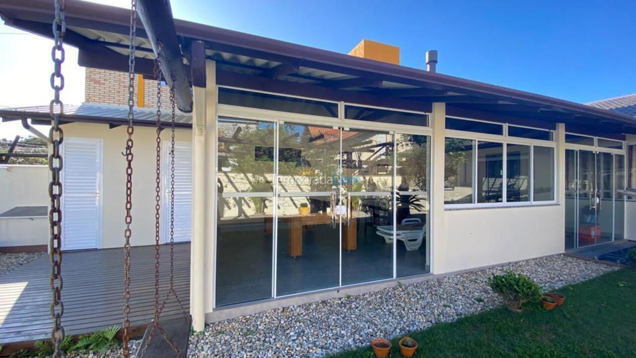 Casa para aluguel de temporada em Bombinhas (Canto Grande)