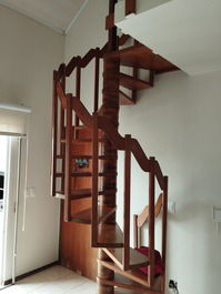 Escada para os quartos superiores