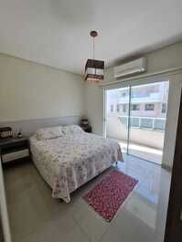 Apartamento nuevo y acogedor, mejor ubicación en la playa de Bombinhas, a 90 metros del mar.