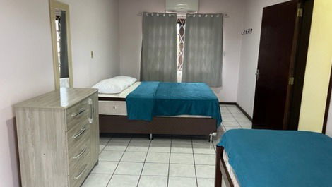 Excelente Sobrado contendo 4 quartos com AC, WI-FI, churrasqueira