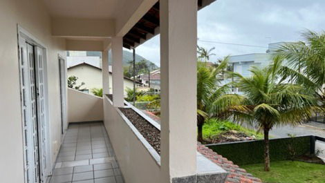 Excellent Townhouse containing 4 bedrooms with AC, WI-FI, barbecue