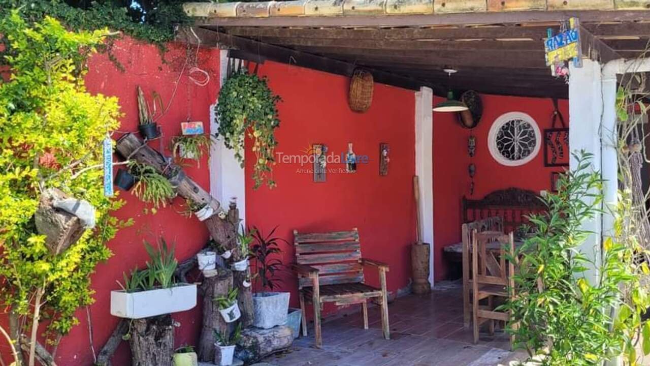 Casa para aluguel de temporada em São Pedro da Aldeia (Conrado G Malta 17 Em Frente A Lagoa Casa Vermelha Esquina)