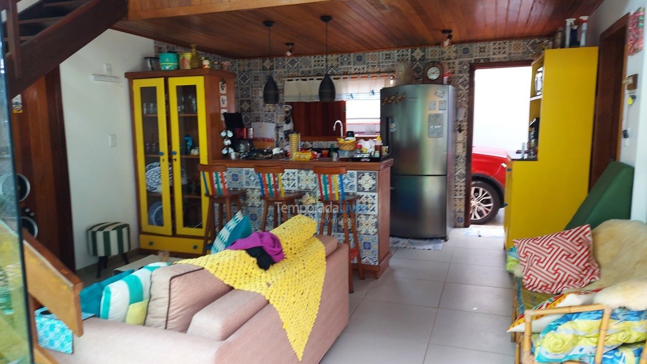 House for vacation rental in Salinas da Margarida (Praia do Araçá)